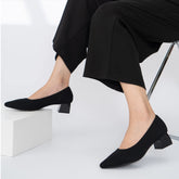 Zapatos de punto con punta puntiaguda y tacón bajo grueso